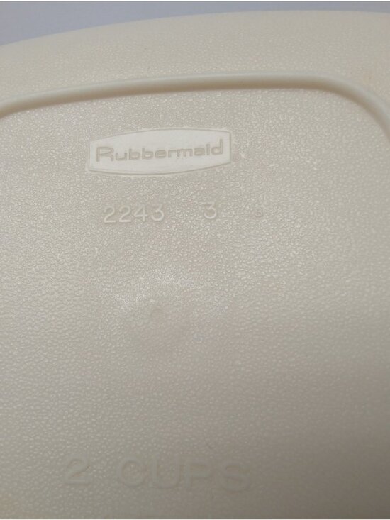 Rubbermaid 2 Cup Storage Container #2243 Square Servin Saver Almond - B - Picture 5 of 12